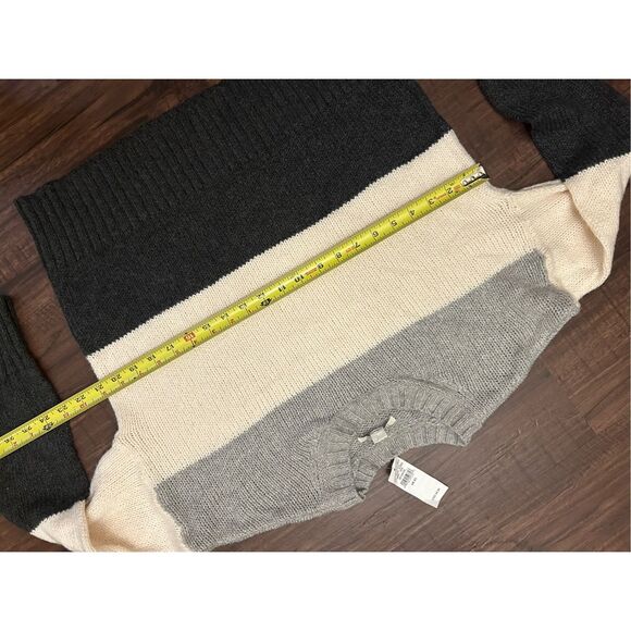 American Eagle NWT Tri-Color Gray, Cream, and Black Sweater, Size XS, MP $45 - Picture 8 of 11